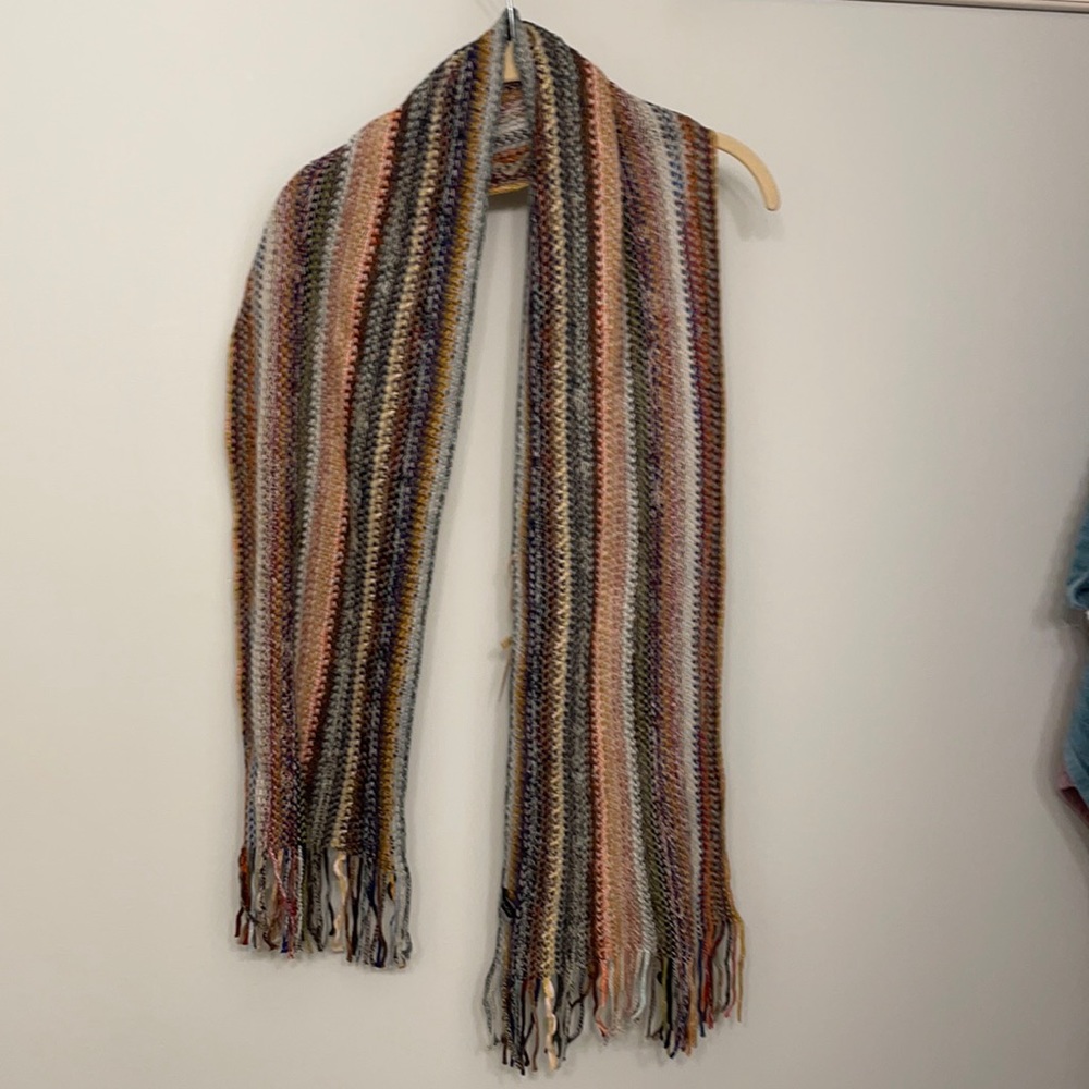 Multi color knit giving scarf